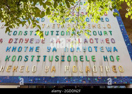 Johannesburg Sud Africa,Braamfontein Costituzione Hill Museum Palazzo della Corte costituzionale,esterno lingue ufficiali multilingu bilingue Foto Stock