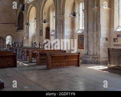 Interno della Chiesa Priora di Santa Maria e la Santa Croce, Binham, Norfolk, Regno Unito; parte di un monastero del 13 ° secolo convertito in una chiesa parrocchiale. Foto Stock