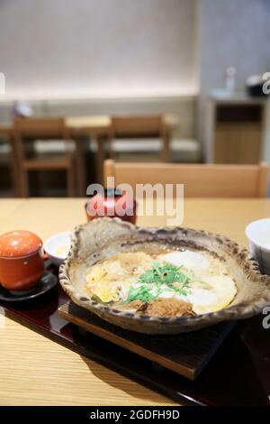 Cibo giapponese Tonkatsu , cotoletta di maiale con uovo Foto Stock