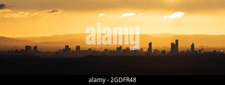 Alba sulla città di Manchester, vista panoramica dello skyline della città, Inghilterra, Regno Unito Foto Stock