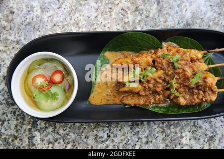 Pollo Satay in primo piano, cibo asiatico Foto Stock