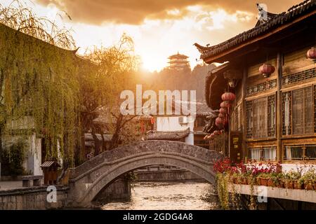 Città vecchia di Lijiang all'alba, Yunnan, Cina Foto Stock