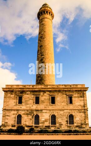 Faro neoclassico Cabo de Palos in una giornata di sole d'estate Foto Stock