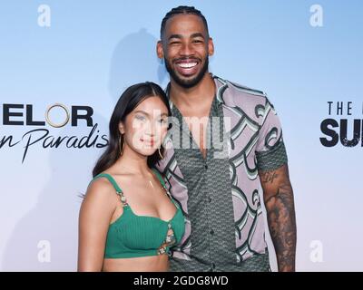 12 agosto 2021, Santa Monica, California, USA: 12 agosto 2021 - Santa Monica, California - Mike Johnson e Tammy Ly . ABC ''Bachelor in Paradise'' e ''The Ultimate Surfer'' Premiere. Photo credit: Billy Bendnight/AdMedia (Credit Image: © Billy Bendnight/ZUMA Press Wire) Foto Stock