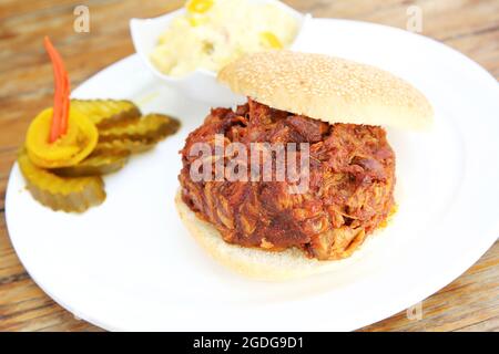 hamburger con costolette di maiale al barbecue Foto Stock