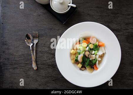 Hong kong fritto noodle con frutti di mare Foto Stock