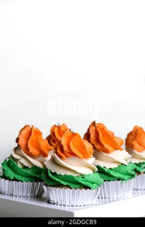 Cupcake decorato con glassa a tre colori per celebrare il giorno dell'Indipendenza Indiana. India Indipendenza. Festa dell'Indipendenza. Foto Stock