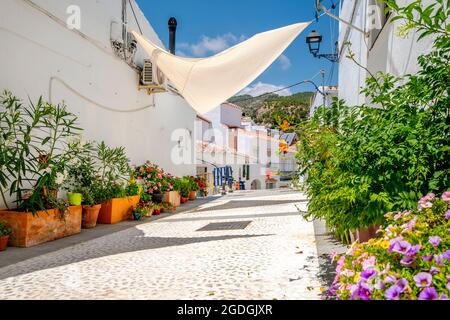 Pittoresca cittadina di Frigiliana situata nella regione montuosa di Malaga, Costa del Sol, Andalusia, Spagna Foto Stock