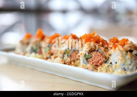 Panini al salmone con cibo giapponese Foto Stock