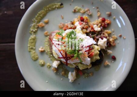 uova benedetto con salsa di asparagi Foto Stock
