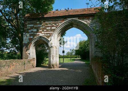 Resti del 14 ° secolo abbazia gatehouse a Waltham Abbey, Essex, Inghilterra meridionale Foto Stock