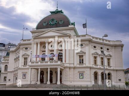 Teatro popolare nella città di Vienna chiamato anche Volkstheater - VIENNA, AUSTRIA, EUROPA - 1 AGOSTO 2021 Foto Stock