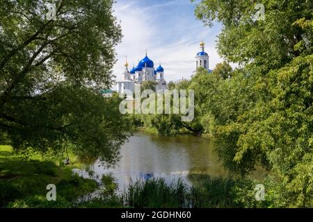 Un tipico paesaggio russo. Convento Santo Bogolyubsky. Bogolyubovo, Regione di Vladimir, Russia Foto Stock