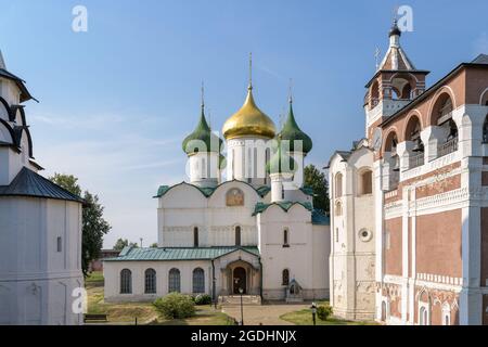 Cattedrale della Trasfigurazione e campanile (campanile) nel Monastero di Sant'Eutimo. Suzdal, Russia Foto Stock