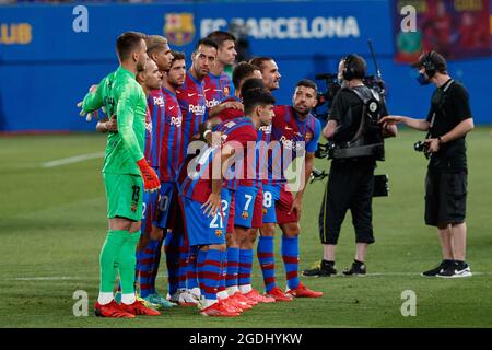 I giocatori del FC Barcelona precedono la partita del Trofeu Joan Gamper tra il FC Barcelona e la Juventus FC all'Estadi Johan Cruyff di Sant Joan Despi, Spagna. Foto Stock