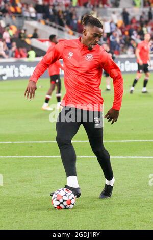 Londra, Regno Unito. 13 Agosto 2021. Ivan Toney di Brentford si riscalda durante la partita della Premier League tra Brentford e Arsenal al Brentford Community Stadium, Londra, Inghilterra, il 13 agosto 2021. Foto di Ken Sparks. Solo per uso editoriale, è richiesta una licenza per uso commerciale. Nessun utilizzo nelle scommesse, nei giochi o nelle pubblicazioni di un singolo club/campionato/giocatore. Credit: UK Sports Pics Ltd/Alamy Live News Foto Stock