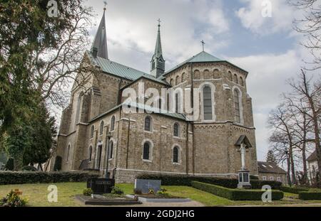Aachen Eilendorf-St Severin ist eine katholische Kirche in Aachen-Eilendorf. Foto Stock