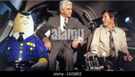 AEREO ! 1980 Paramount Pictures film con da sinistra l'autopilota gonfiabile otto Leslie Nielsen e Robert Hays Foto Stock