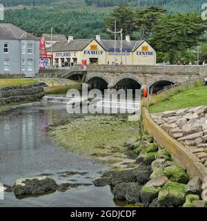 Ponte sul lungomare centrale, Newcastle, County Down, Irlanda del Nord, Regno Unito Foto Stock