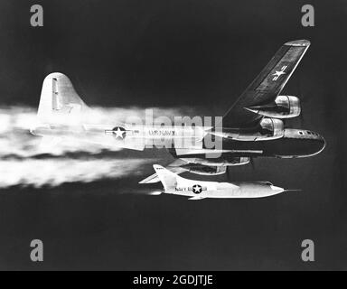 Lo Skyrocket D558-2 viene lanciato dal P2B-1 (un Boeing B-29 Superfortress modificato) Foto Stock