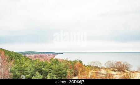 Vista dello Spit Curoniano, della Baia Curoniana e del villaggio di Morskoye Foto Stock