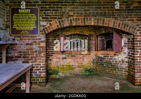 La panetteria Fort Gaines con forni in mattoni è raffigurata, 12 agosto 2021, a Dauphin Island, Alabama. Foto Stock