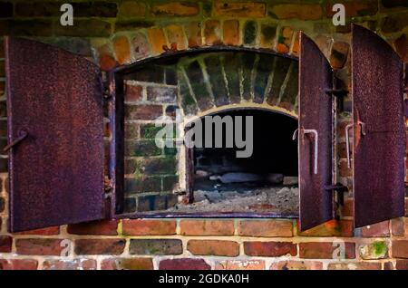 La panetteria Fort Gaines con forni in mattoni è raffigurata, 12 agosto 2021, a Dauphin Island, Alabama. Foto Stock