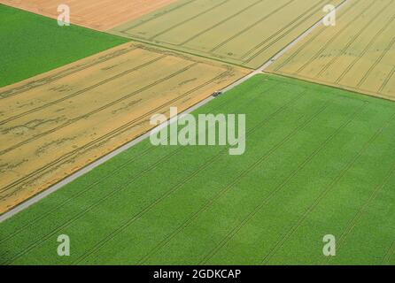 Giebelstadt, Germania. 8 luglio 2021. Un gran numero di aree agricole caratterizzano il paesaggio intorno a Giebelstadt. La formazione per diventare osservatore aereo si è svolta presso il campo aereo di Giebelstadt. Credit: Nicolas Armer/dpa/Alamy Live News Foto Stock