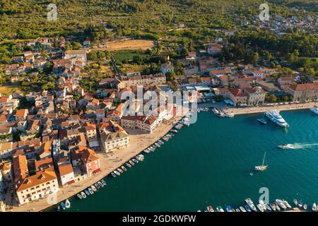 Vista aerea della città di Stari Grad sull'isola di Hvar, Croazia Foto Stock