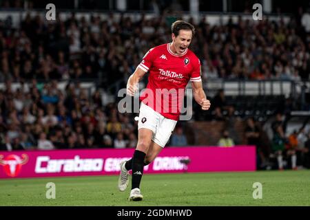 Derby, Regno Unito. Derby County 3-3 Salford City. Josh Morris o Salford City FC festeggia il punteggio per prendere una 3-2 di vantaggio. 10 agosto 2021. Foto Stock