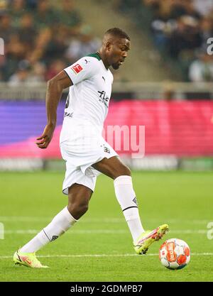 Monchengladbach, Germania. 13 Agosto 2021. Marcus THURAM, MG 10 nella partita BORUSSIA Mönchengladbach - BAYERN MUENCHEN 1-1 1.Lega di calcio tedesca il 13 agosto 2021 a Mönchengladbach, Germania Stagione 2020/2021, giorno 1, 1.Bundesliga, FCB, München, 1.Spieltag, Gladbach, Moenchengladbach. © Peter Schatz / Alamy Live News - le NORMATIVE DFL VIETANO L'USO DI FOTOGRAFIE come SEQUENZE DI IMMAGINI e/o QUASI-VIDEO - Credit: Peter Schatz/Alamy Live News Foto Stock