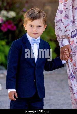 Stoccolma, Schweden. 14 agosto 2021. Il principe Oscar di Svezia partirà nella cappella del Palazzo Drottningholm a Stoccolma, il 14 agosto 2021, dopo il battesimo del principe Julian Herbert Folke, nato il 26-03-2021 Credit: Albert Nieboer/Netherlands OUT/Point de Vue OUT/dpa/Alamy Live News Foto Stock