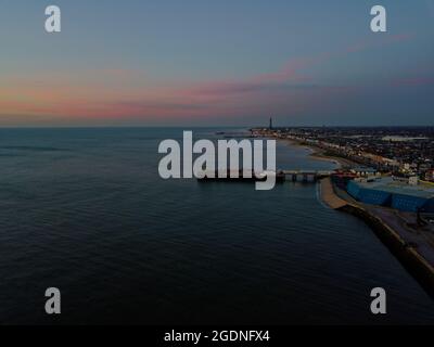 Vista aerea del drone di Blackpool, Pleasure Beach, Pier Golden Mile Sandcastle Water Park New Rollercoaster Icon Big One Pepsi Max Big Dipper Theme Park Foto Stock