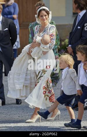 Il principe Carlo Filippo, la principessa Sofia, il principe Alessandro, il principe Gabriele e il principe Giuliano di Svezia frequentano il battesimo del principe Giuliano di Svezia a Drottningholms slott a Ekero, vicino Stoccolma, Svezia, il 14 agosto 2021. Foto di Stefan Lindblom/Stella Pictures/ABACAPRESS.COM Foto Stock