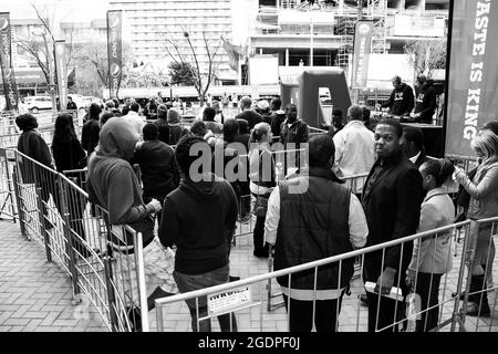 PRETORIA, SUD AFRICA - 06 gennaio 2021: Una vista dei clienti al Burger King Restaurant giorno di apertura a Pretoria, Sud Africa Foto Stock