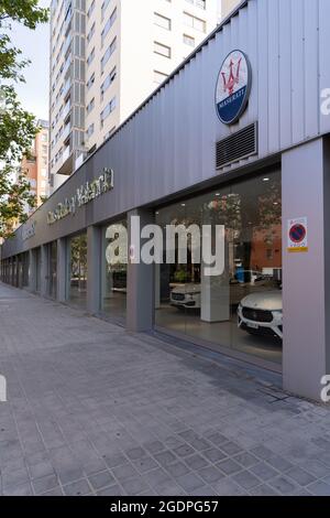 Valencia, Spagna - 1 agosto 2021: Maserati Dealer, il marchio di veicoli di lusso installato nella città di Valencia Foto Stock