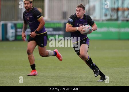 Newcastle, Regno Unito. 20 Marzo 2021. NEWCASTLE UPON TYNE, REGNO UNITO. 14 AGOSTO Evan Simons di Newcastle Thunder in azione durante la partita TRA Newcastle Thunder e Bradford Bulls a Kingston Park, Newcastle sabato 14 agosto 2021. (Credit: Chris Lishman | MI News) Credit: MI News & Sport /Alamy Live News Foto Stock