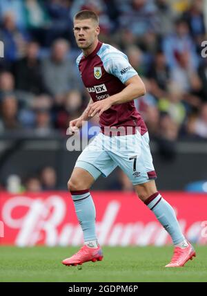 Turf Moor, Burnley, Lancashire, Regno Unito. 14 agosto 2021. Calcio della Premier League inglese, Burnley contro Brighton e Hove Albion ; Johann Gudmundsson di Burnley Credit: Action Plus Sports/Alamy Live News Foto Stock