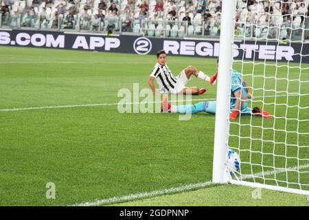 Paulo Dybala (Juventus FC)segnando il primo goal durante la partita di calcio pre-stagione tra Juventus FC e Atalanta il 14 agosto 2021 allo stadio Allianz di Torino - Foto Nderim Kaceli / LM Foto Stock