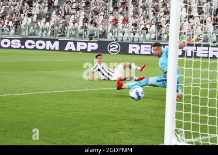 Paulo Dybala (Juventus FC)segnando il primo goal durante la partita di calcio pre-stagione tra Juventus FC e Atalanta il 14 agosto 2021 allo stadio Allianz di Torino - Foto Nderim Kaceli / LM Foto Stock