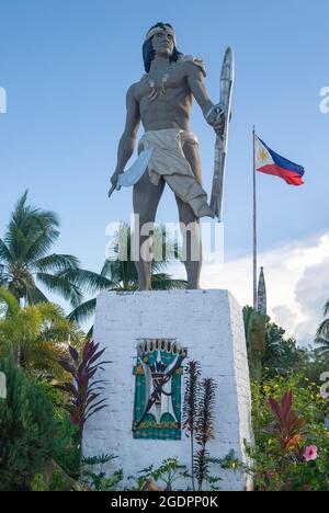 Monumento Lapu-Lapu, Mactan Santuario, Magellan Bay, Mactan Island, Cebu, Visayas, Filippine Foto Stock