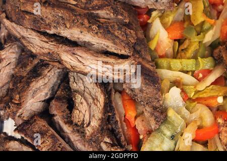 Pasto di manzo e pollo con Fajita Takeout Foto Stock