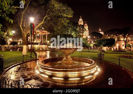 la piazza principale e la cattedrale di Morelia, Michoacan, Messico. Foto Stock