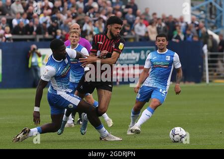 BARROW A FURNESS, REGNO UNITO. 14 AGOSTO Barrow's Festus Arthur fouls Hartlepool United's Tyler Burey durante la partita Sky Bet League 2 tra Barrow e Hartlepool Uniti a Holker Street, Barrow-in-Furness sabato 14 agosto 2021. (Credit: Mark Fletcher | MI News) Credit: MI News & Sport /Alamy Live News Foto Stock