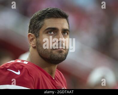 Santa Clara, Stati Uniti. 15 agosto 2021. San Francisco 49ers quarterback Jimmy Garoppolo (10) guarda il tabellone nel secondo trimestre contro i Kansas City Chiefs al Levi's Stadium di Santa Clara, Califiornia sabato 14 agosto 2021. I Chiefs vincono 19-16. Photo by Terry Schmitt/UPI Credit: UPI/Alamy Live News Foto Stock