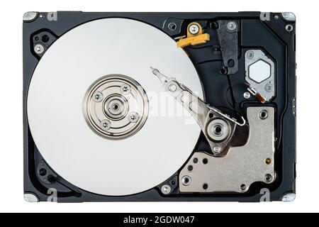l'unità di memorizzazione dati hdd del disco rigido del computer senza schermatura mostra il disco magnetico e la parte elettronica all'interno isolati su sfondo bianco Foto Stock