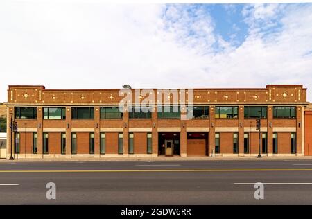 Negozi con chiusura sulla Main Street, Colfax, Washington state, USA, che illustrano il declino urbano di una piccola città Foto Stock