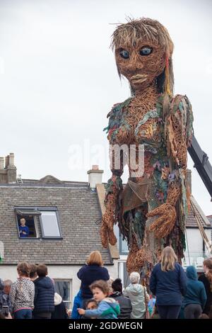 North Berwick, East Lothian, Regno Unito. 15 agosto 2021. Torreggiante a 10 m di altezza Storm a piedi per la prima volta al Fringe dal mare festivo in Nord Berwick credito: Richard Newton/Alamy Live News Foto Stock