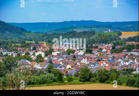 Valle del fiume Neckar in Germania visto da Bad Wimpfen verso Offenau (nella foto) Baden Wuertemberg terra. Foto Stock