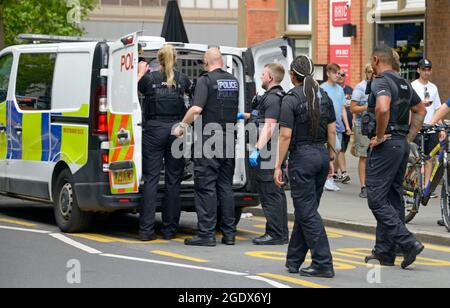 Arresto a Nottingham, possibile traffico di droga. Foto Stock